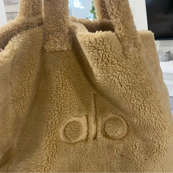 ALO Yoga Beige Sherpa Tote - Picture 2 of 5